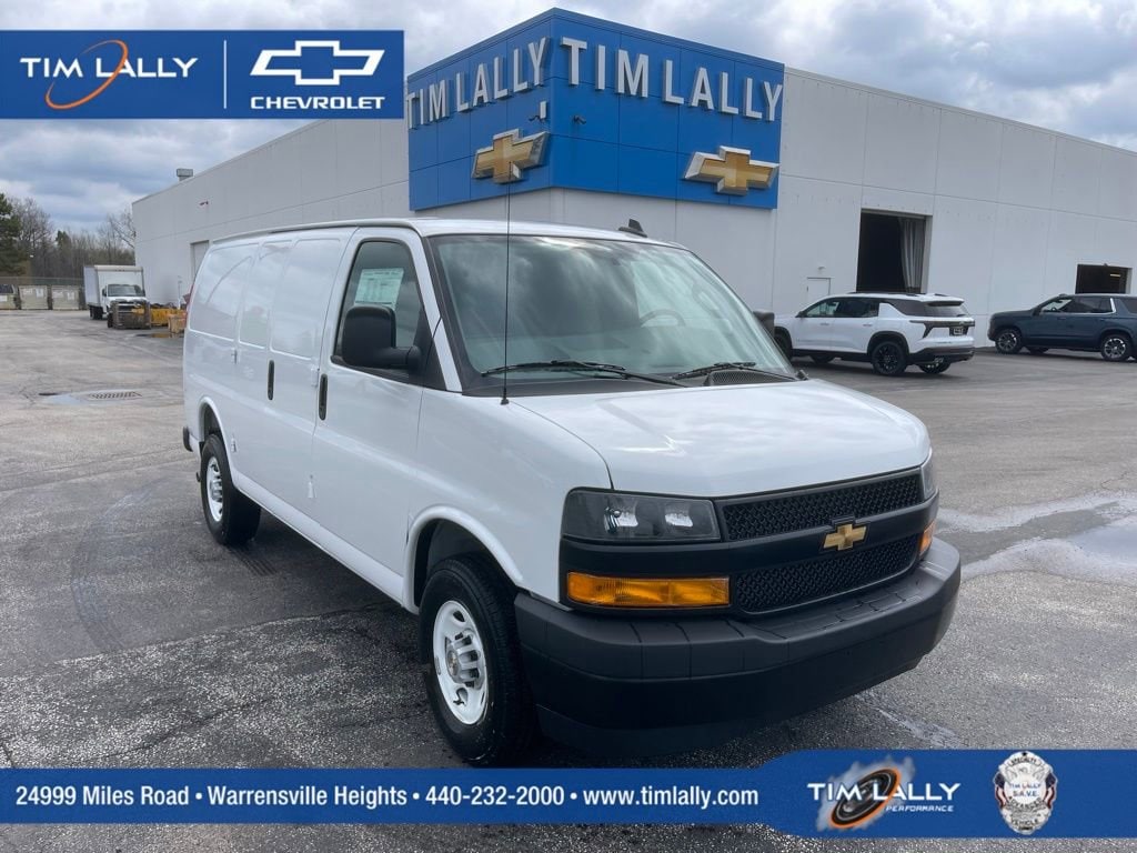 2025 Chevrolet Express 2500 Work Van HD's photo