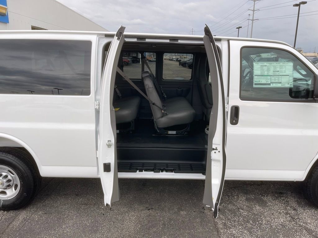 2025 Chevrolet Express Passenger LS - Photo 19