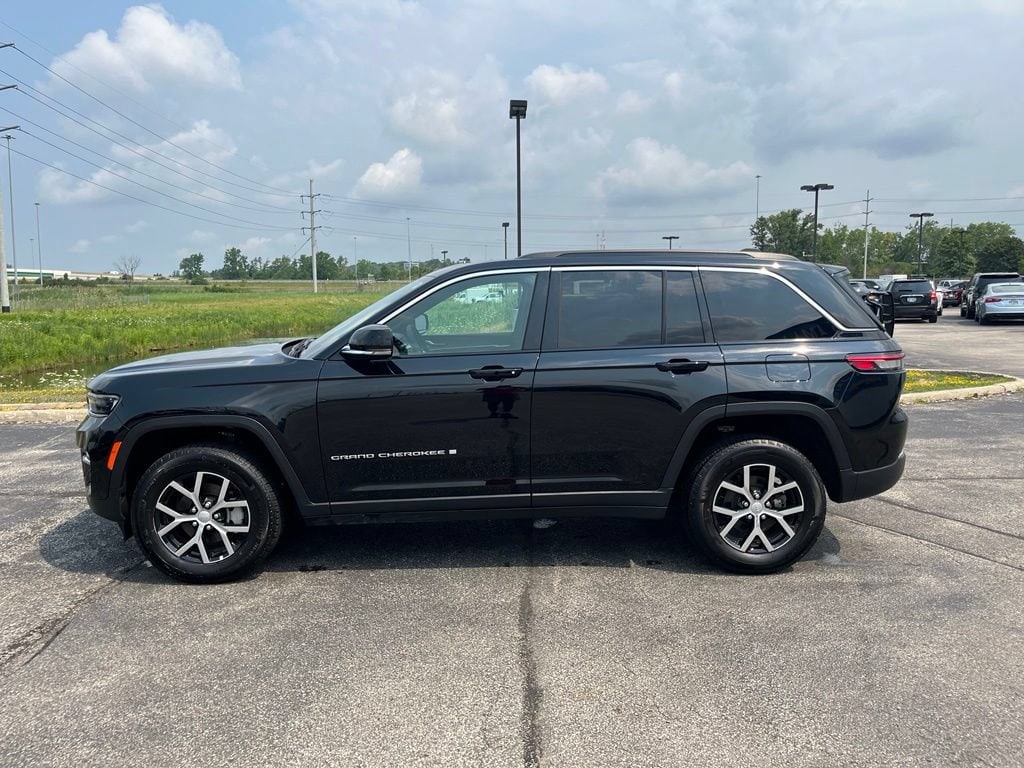 Used 2024 Jeep Grand Cherokee Limited 4x4 SUV