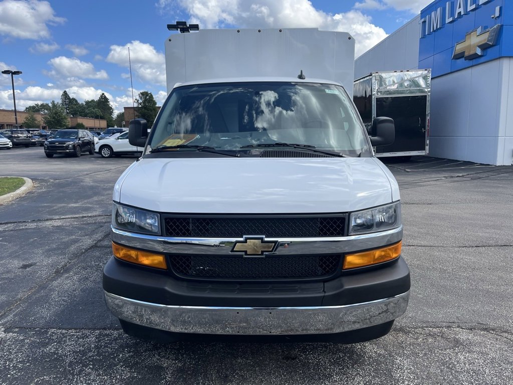 2025 Chevrolet Express 3500 Cutaway Van photo 2