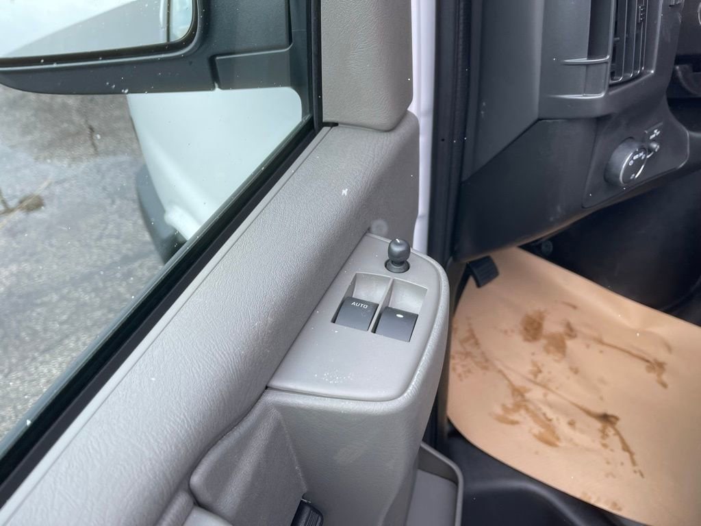 2025 Chevrolet Express Cargo Work Van - Photo 10