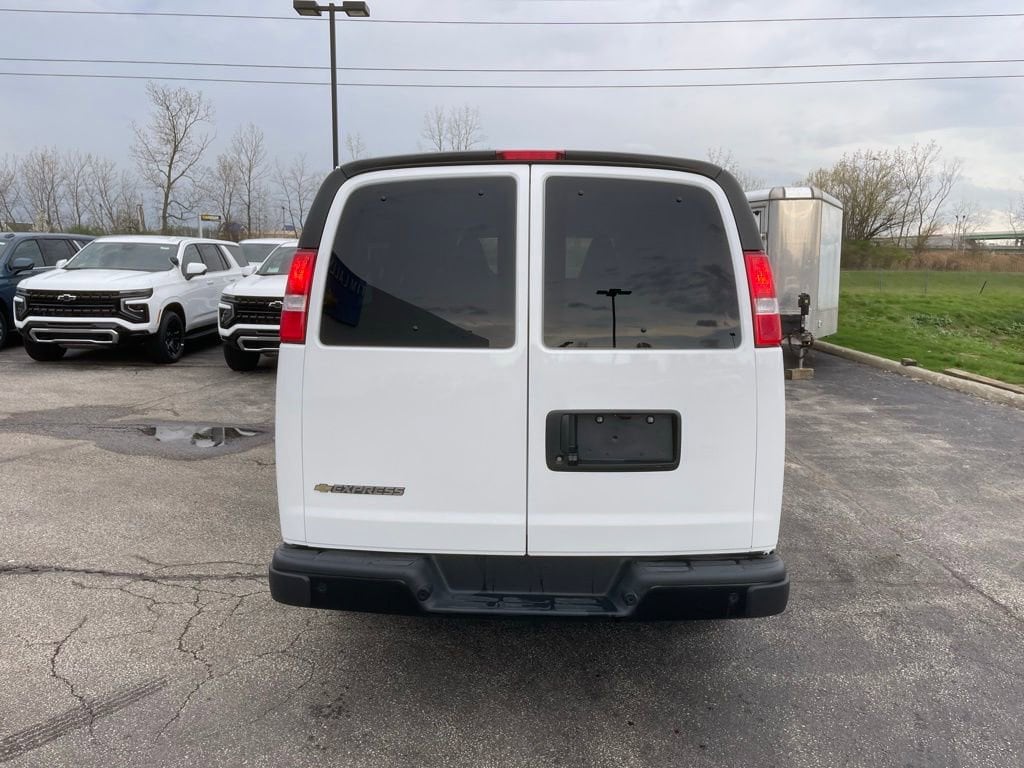 2025 Chevrolet Express Passenger LS - Photo 6