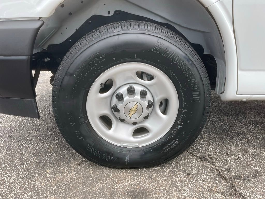 2025 Chevrolet Express Passenger LS - Photo 24