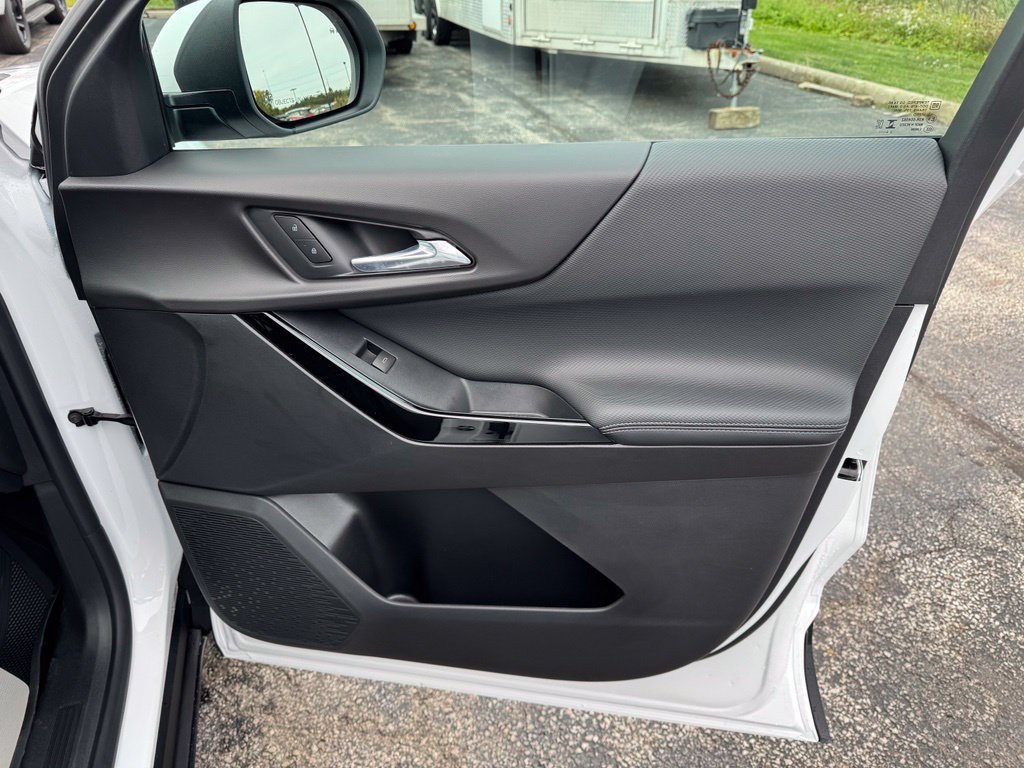 2027 Chevrolet Equinox LT - Photo 18