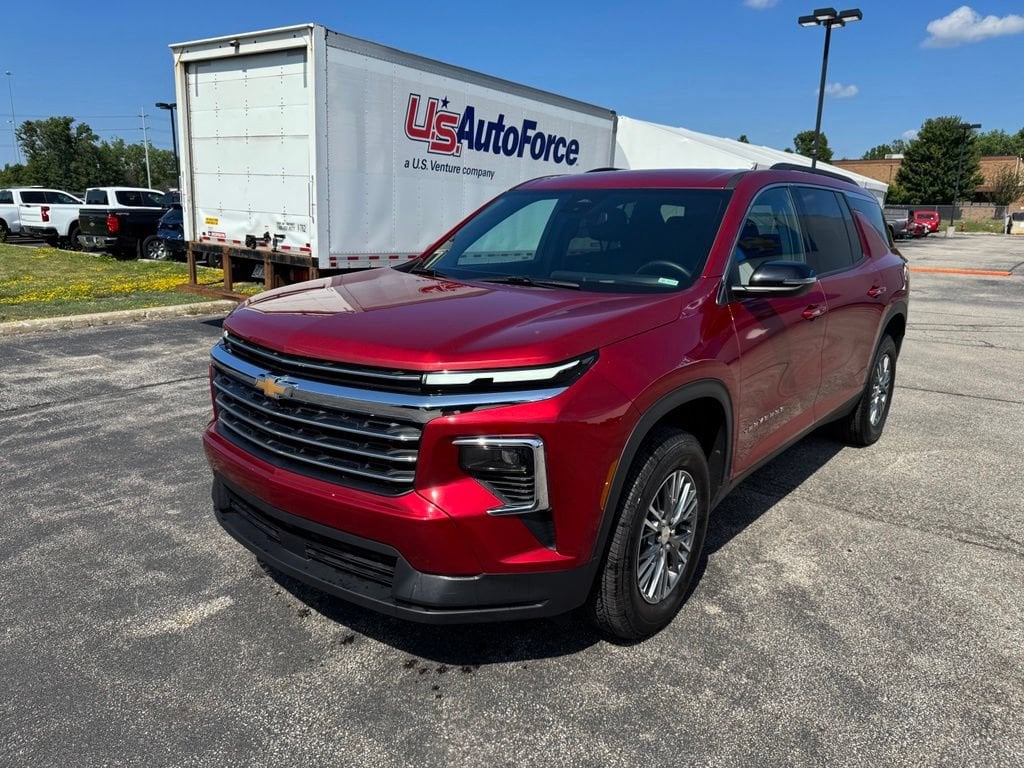 Used 2025 Chevrolet Traverse LT SUV