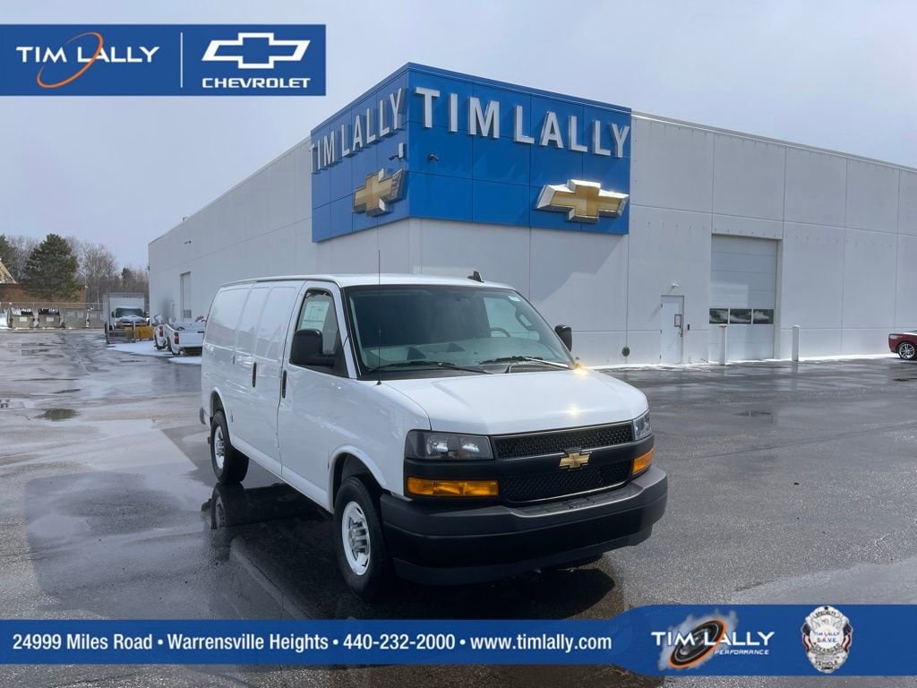 2025 Chevrolet Express 2500 Work Van HD's photo