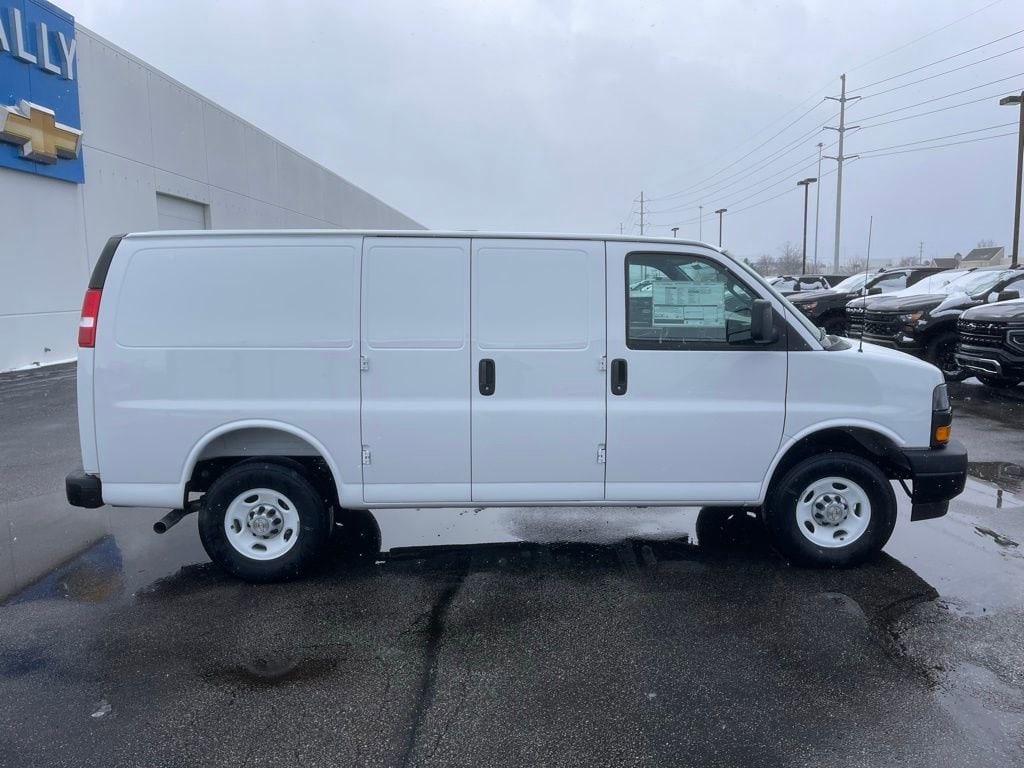 2025 Chevrolet Express Cargo Work Van - Photo 8