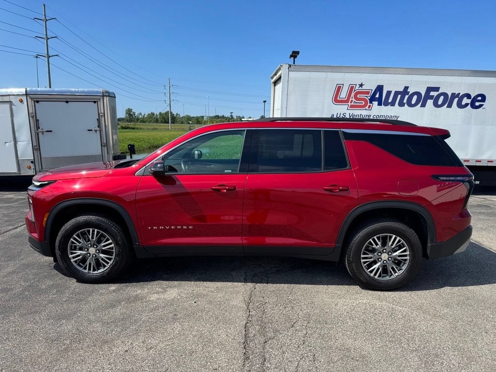 Used 2025 Chevrolet Traverse LT SUV