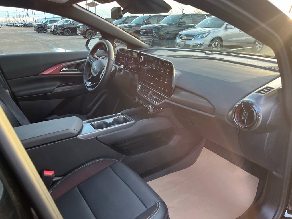 2025 Chevrolet Equinox EV RS - Photo 22