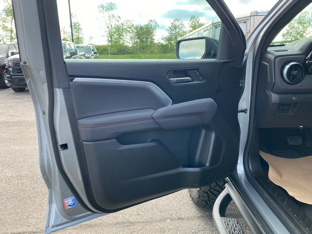 2025 Chevrolet Colorado Z71 - Photo 9