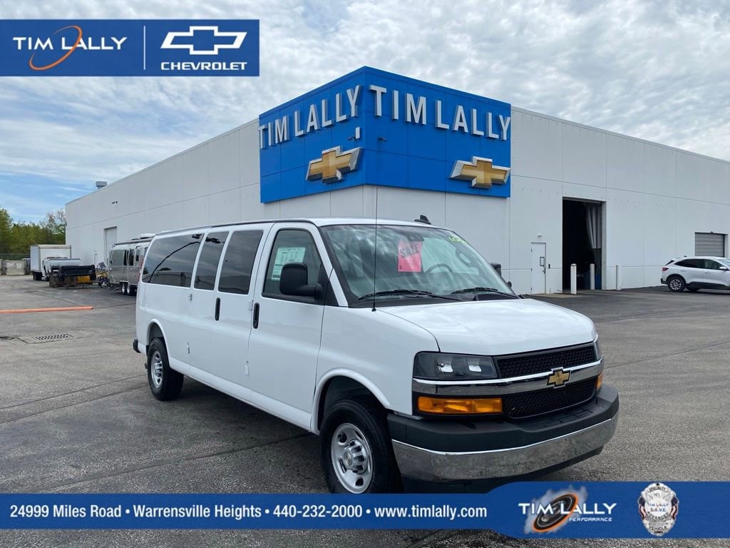 2025 Chevrolet Express 3500 LS Extended's photo