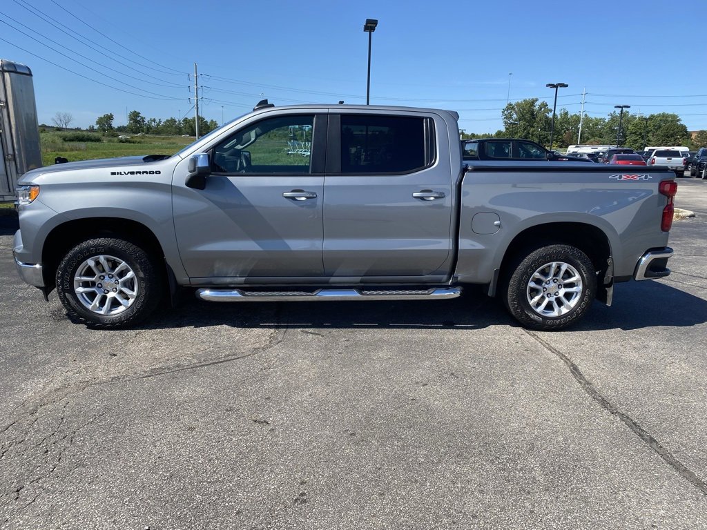 2024 Chevrolet Silverado 1500 LT photo 4