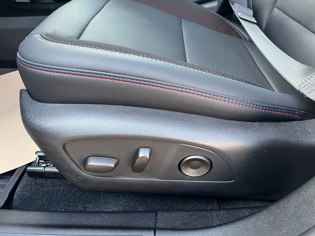 2025 Chevrolet Equinox EV RS - Photo 12