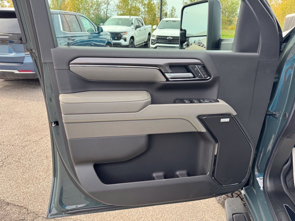2026 Chevrolet Silverado 2500 HD ZR2 - Photo 9