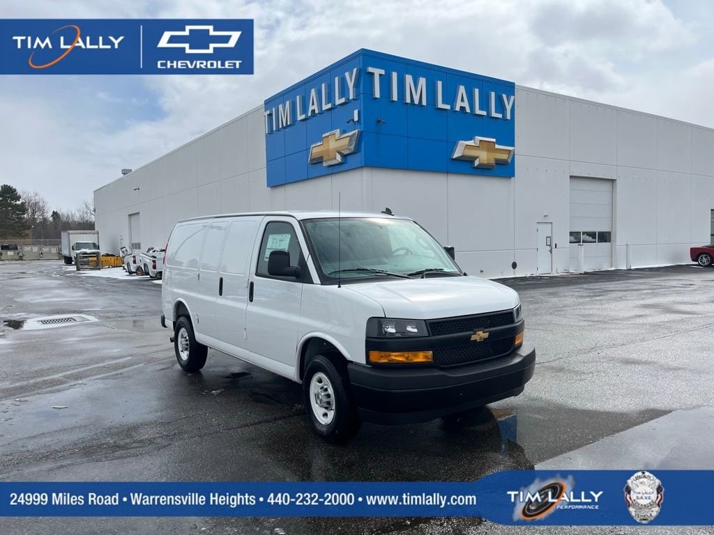 2025 Chevrolet Express 2500 Work Van HD's photo