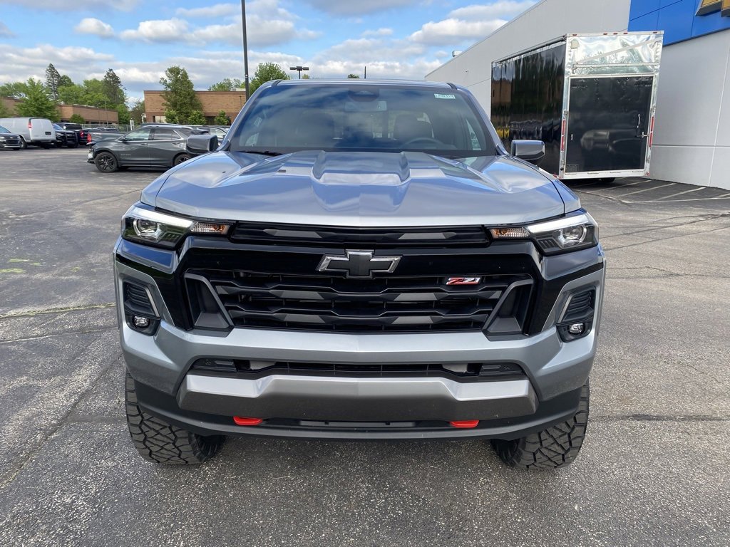 2025 Chevrolet Colorado Z71 photo 2