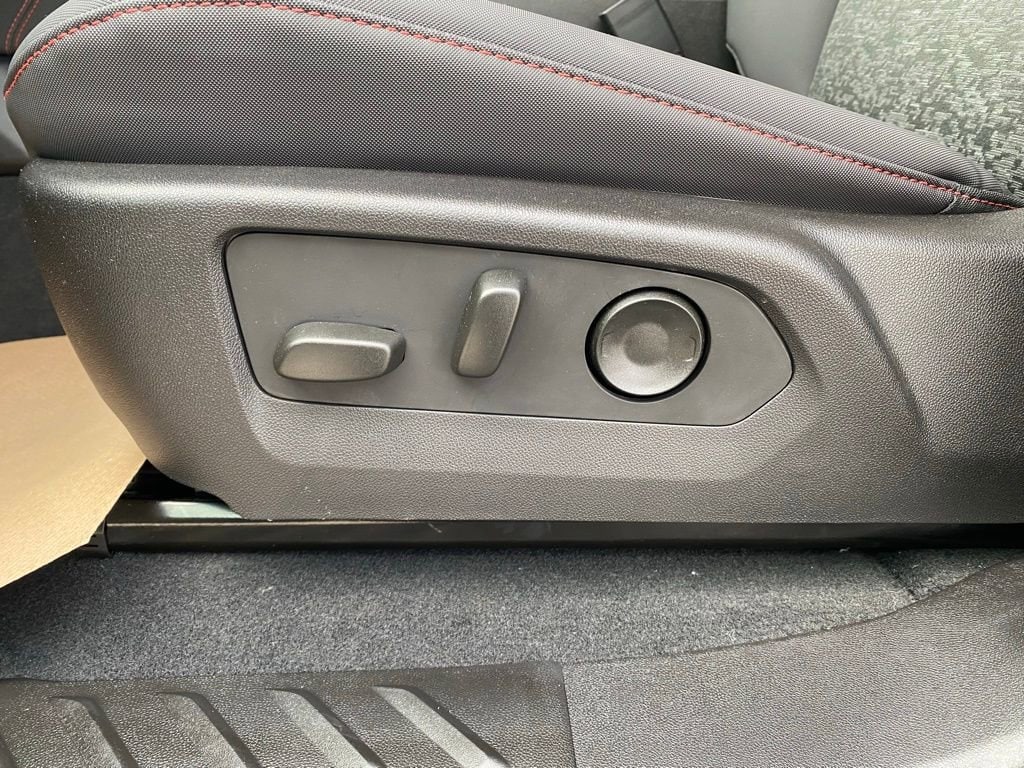 2025 Chevrolet Colorado Z71 - Photo 12