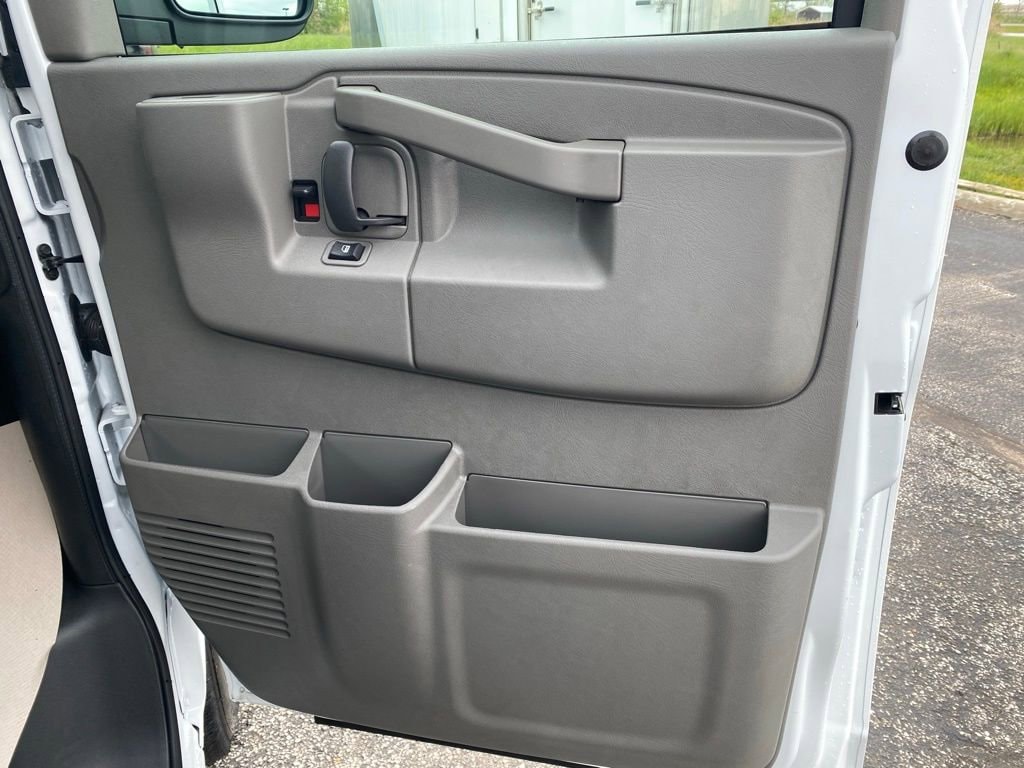 2025 Chevrolet Express Cargo Work Van - Photo 17