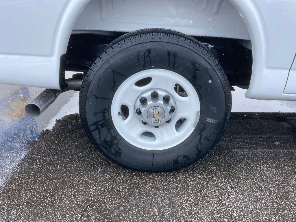 2025 Chevrolet Express Cargo Work Van - Photo 22