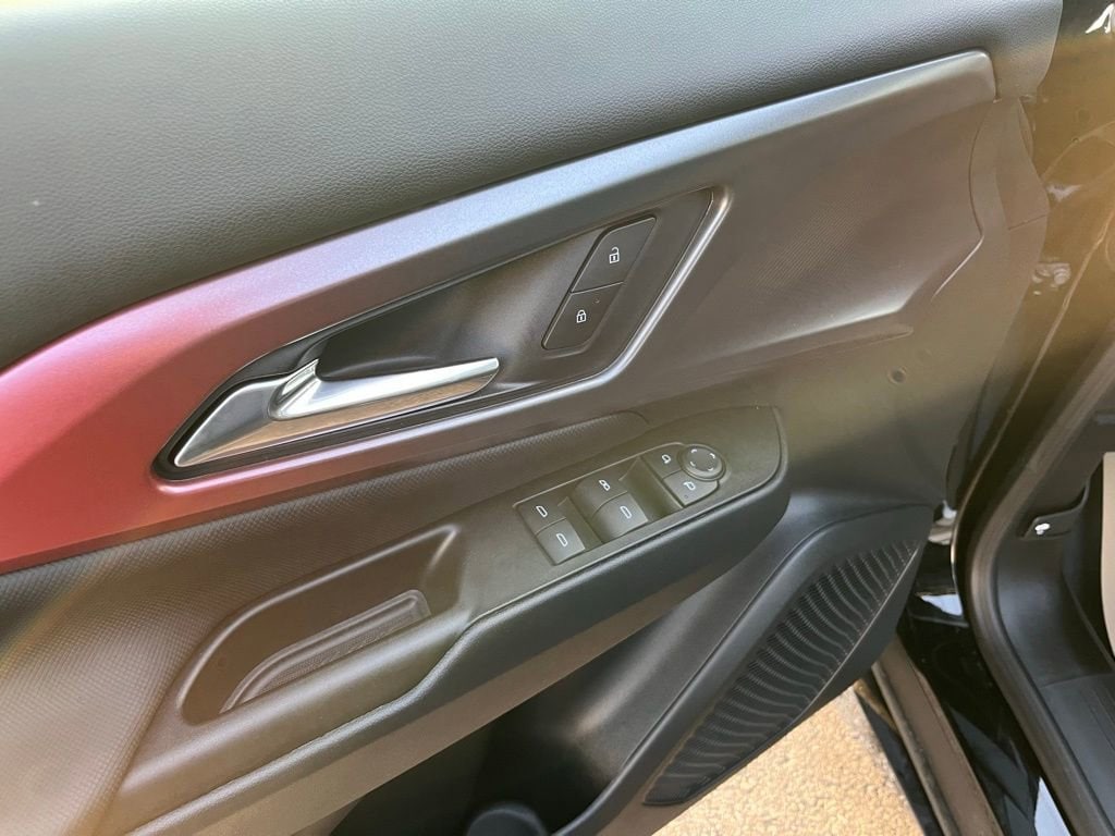 2025 Chevrolet Equinox EV RS - Photo 10