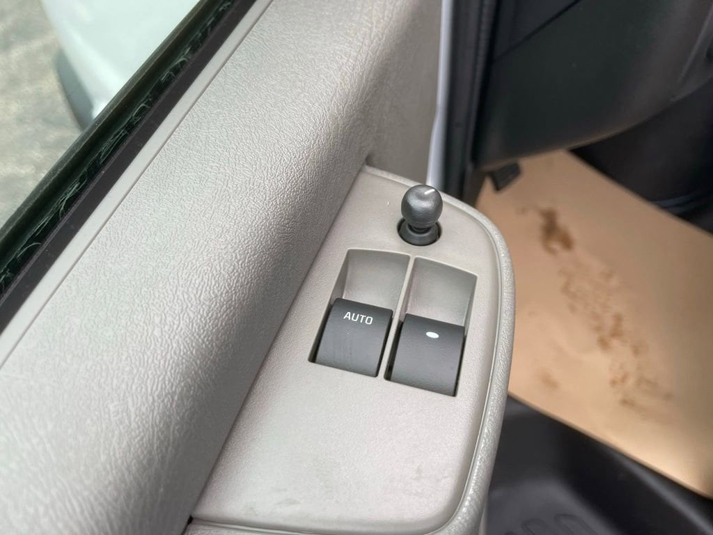 2025 Chevrolet Express Passenger LS - Photo 10