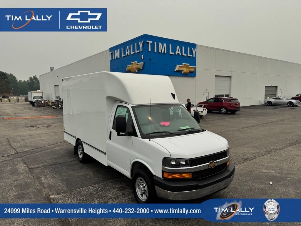 2026 Chevrolet Express Cutaway Base