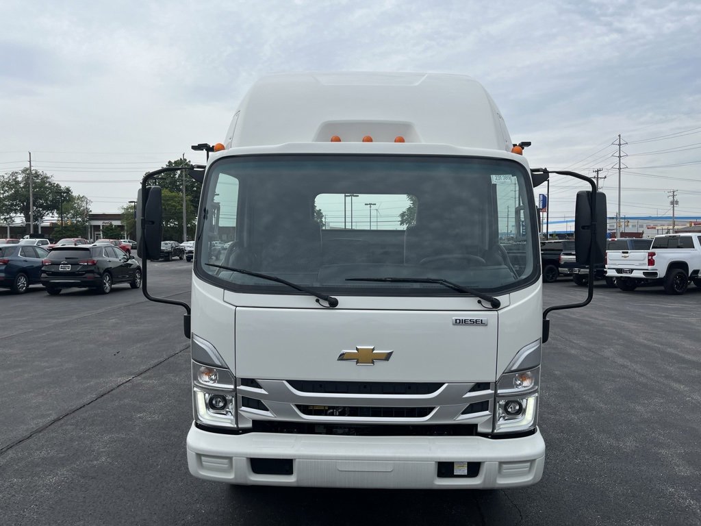 2023 Chevrolet Silverado photo 2
