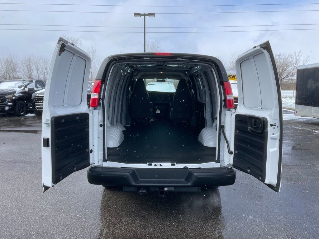 2025 Chevrolet Express Cargo Work Van - Photo 18
