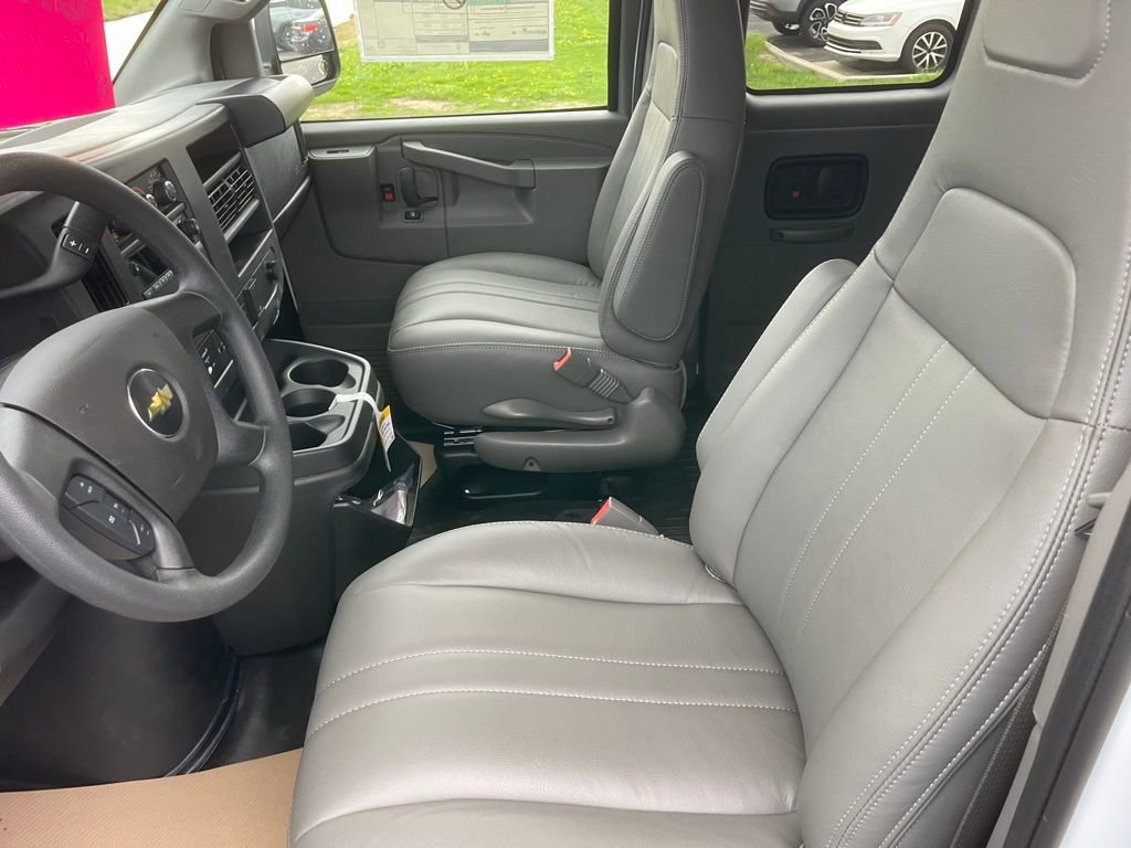 2025 Chevrolet Express Passenger LS - Photo 11
