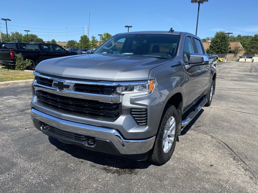 2024 Chevrolet Silverado 1500 LT photo 3
