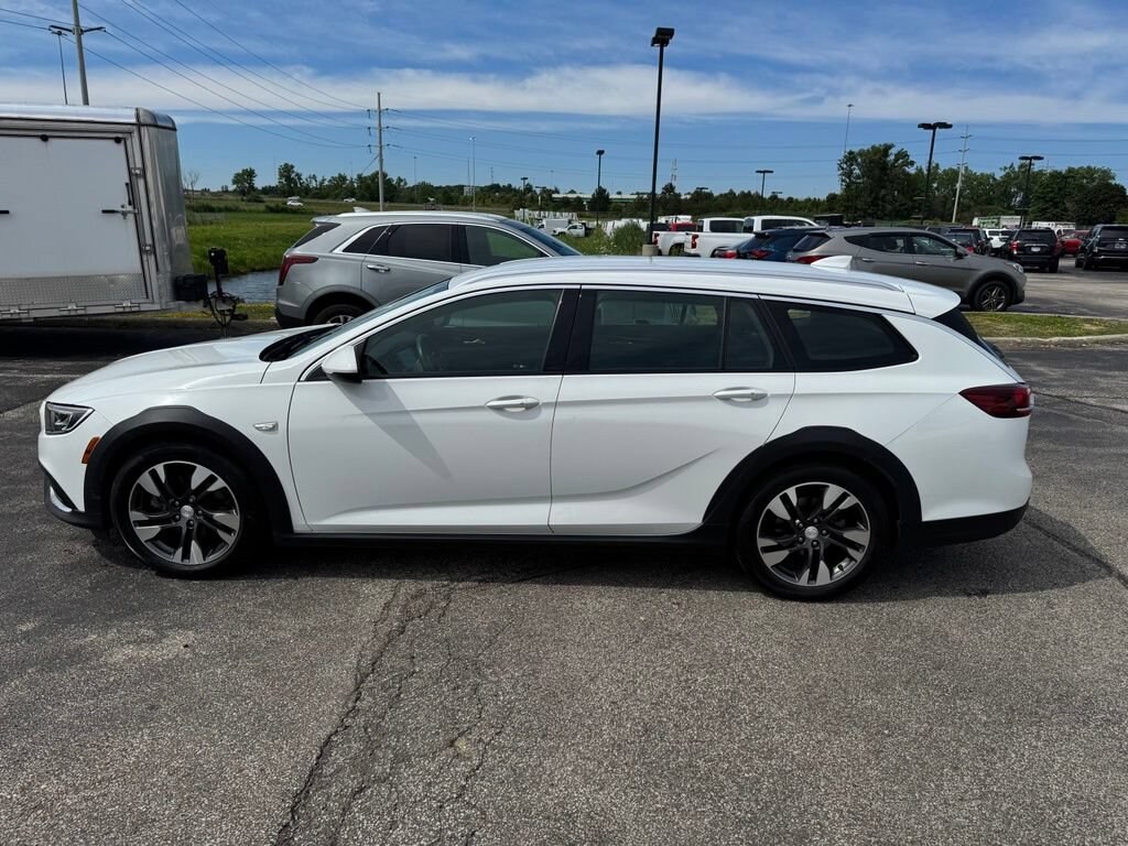 Used 2018 Buick Regal Tourx Essence Crossover
