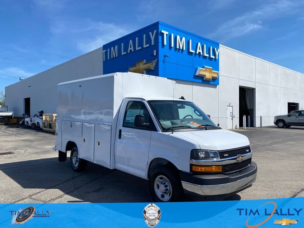 2025 Chevrolet Express Cutaway