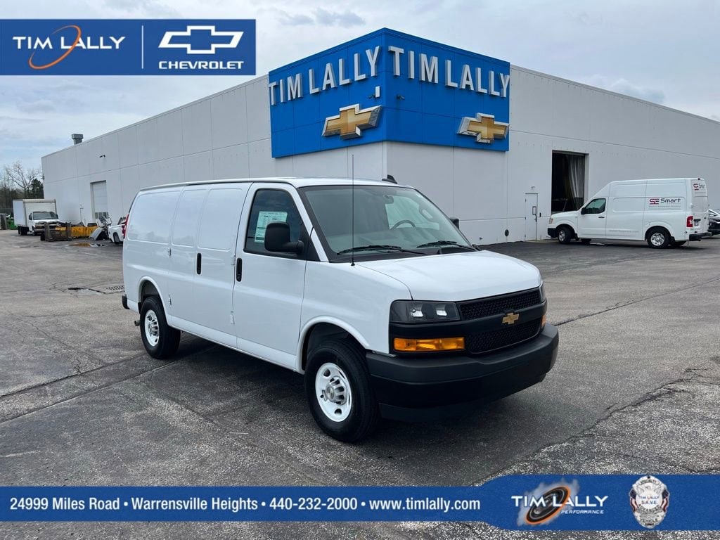 2025 Chevrolet Express 2500 Work Van HD's photo