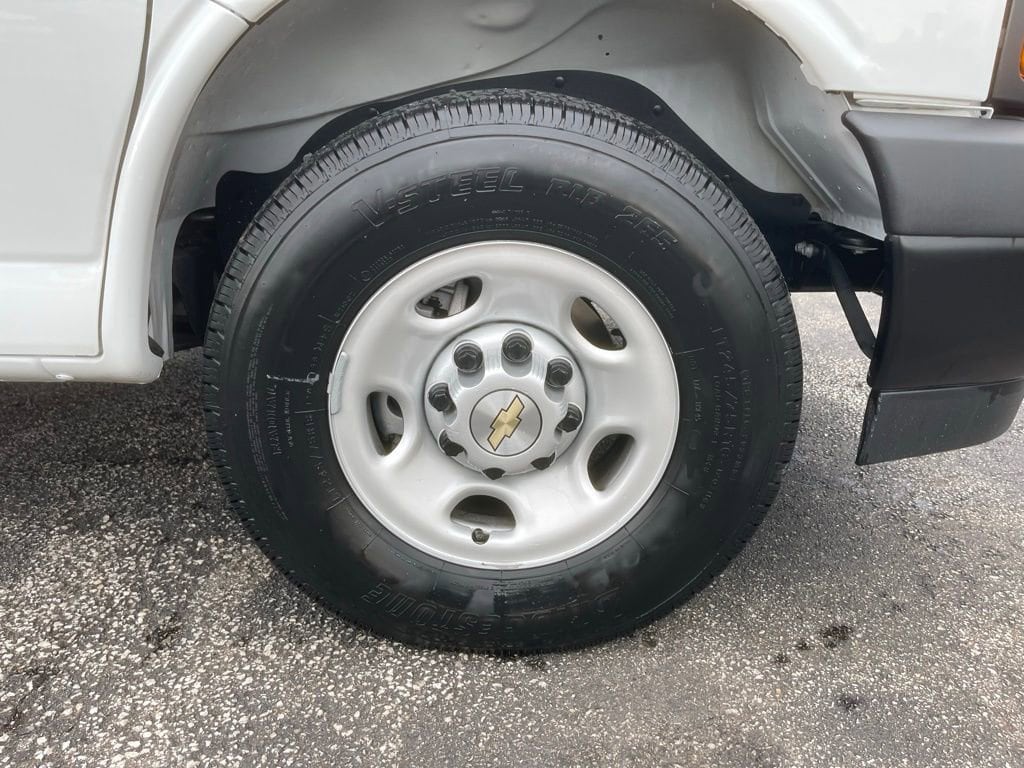 2025 Chevrolet Express Passenger LS - Photo 23