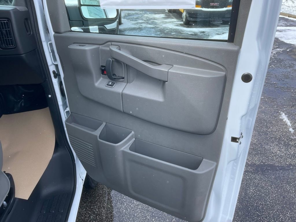 2025 Chevrolet Express Cargo Work Van - Photo 15