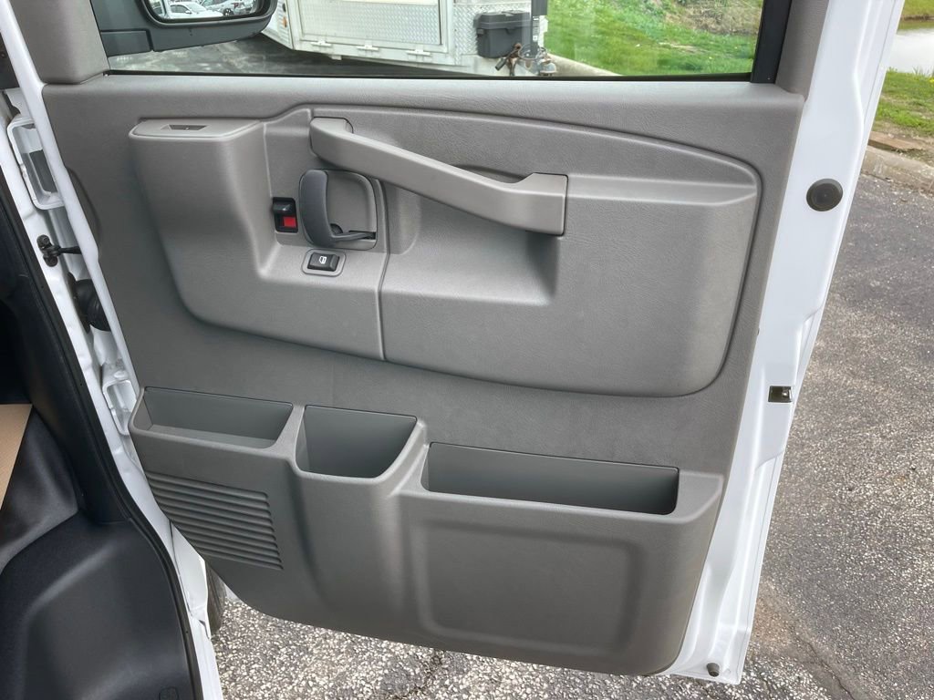 2025 Chevrolet Express Passenger LS - Photo 16