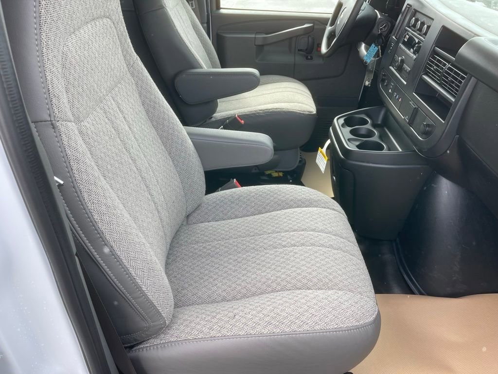 2025 Chevrolet Express Cargo Work Van - Photo 16