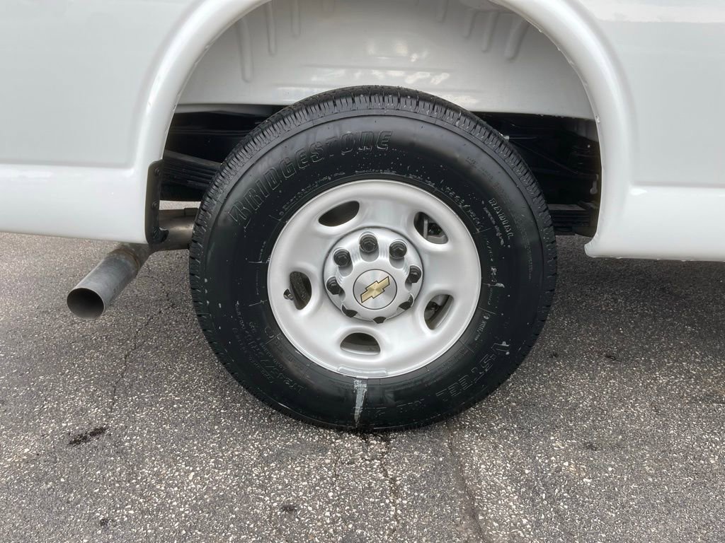 2025 Chevrolet Express Passenger LS - Photo 26
