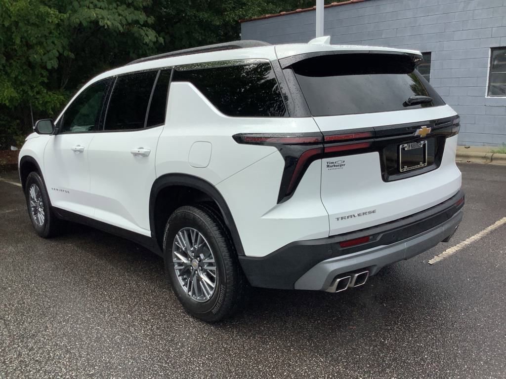 2025 Chevrolet Traverse photo 3