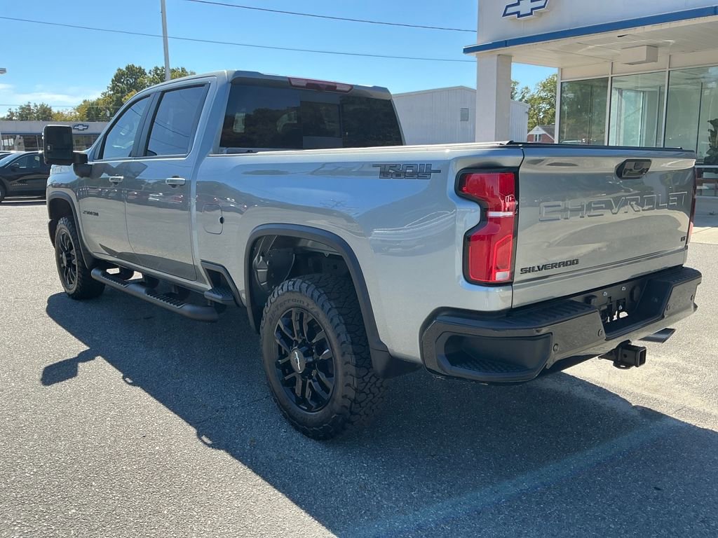 2025 Chevrolet Silverado 2500HD LT Trail Boss photo 3