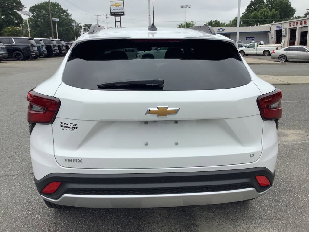 2025 Chevrolet Trax LT photo 4