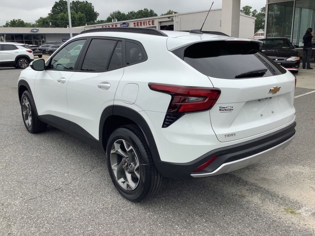 2025 Chevrolet Trax LT photo 3