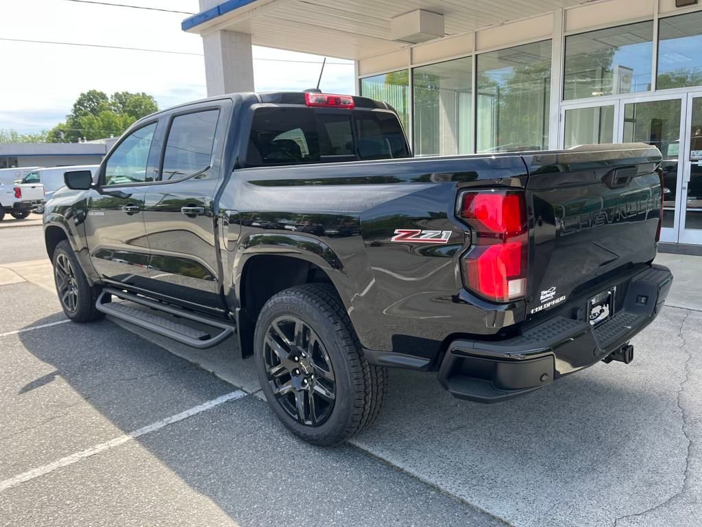 2025 Chevrolet Colorado Z71 photo 3
