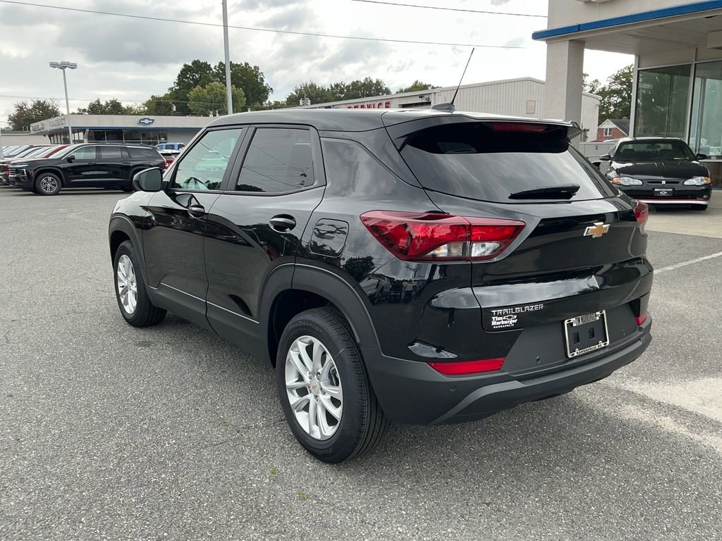 2026 Chevrolet Trailblazer LS photo 2