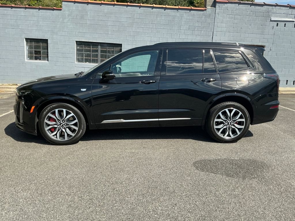 2023 Cadillac XT6 Sport photo 2
