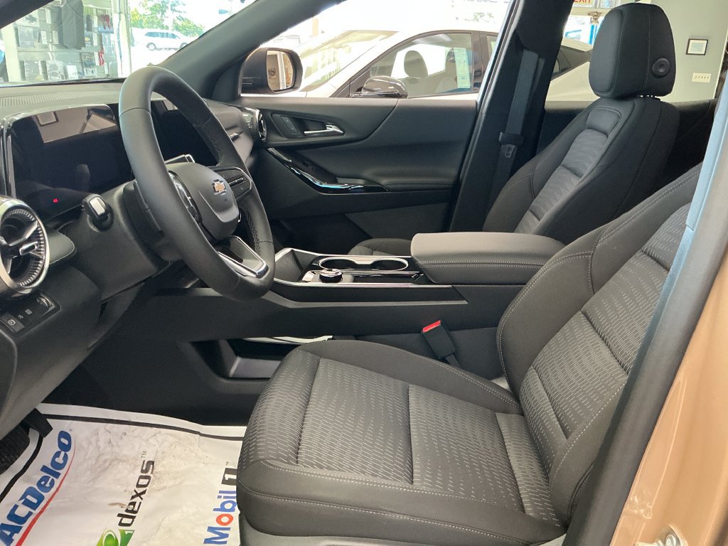 2027 Chevrolet Equinox LT - Photo 9
