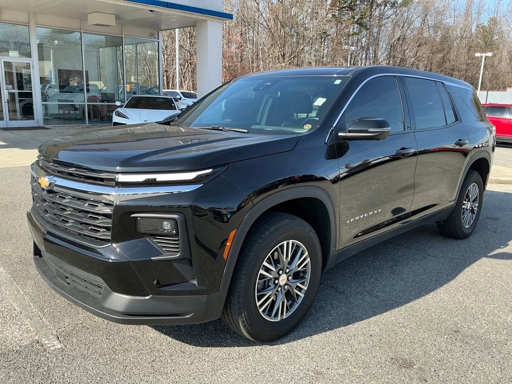 2024 Chevrolet Traverse LS's photo