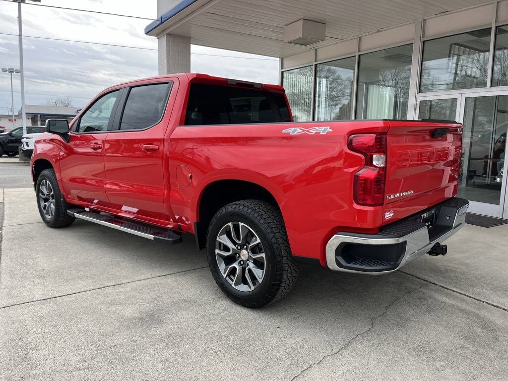 2025 Chevrolet Silverado 1500 LT photo 3