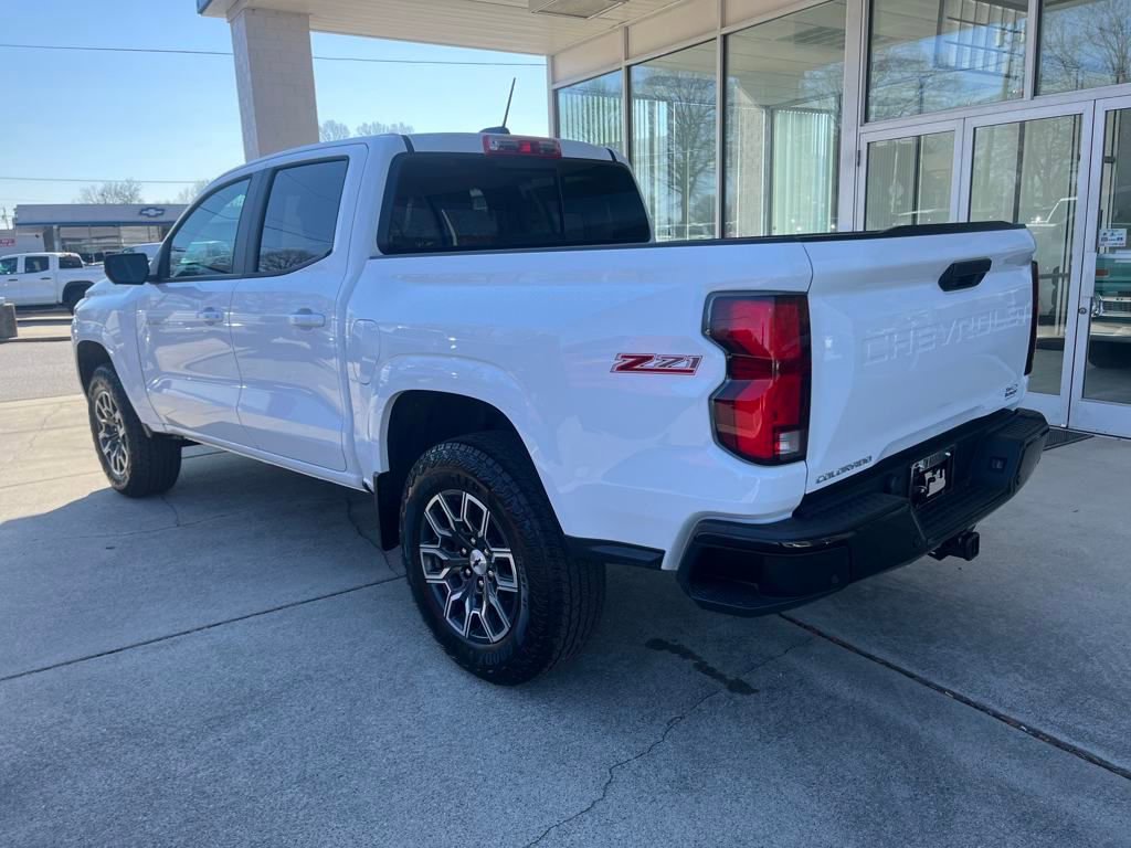 2025 Chevrolet Colorado Z71 photo 3