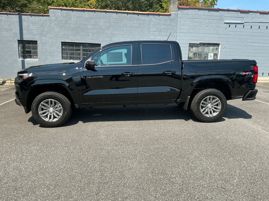 2026 Chevrolet Colorado LT photo 2